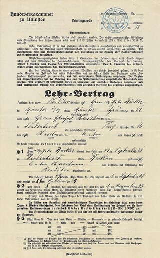 Das Bild zeigt einen historischen Lehrvertrag der Handwerkskammer zu Münster mit handschriftlichen Eintragungen und Stempeln.